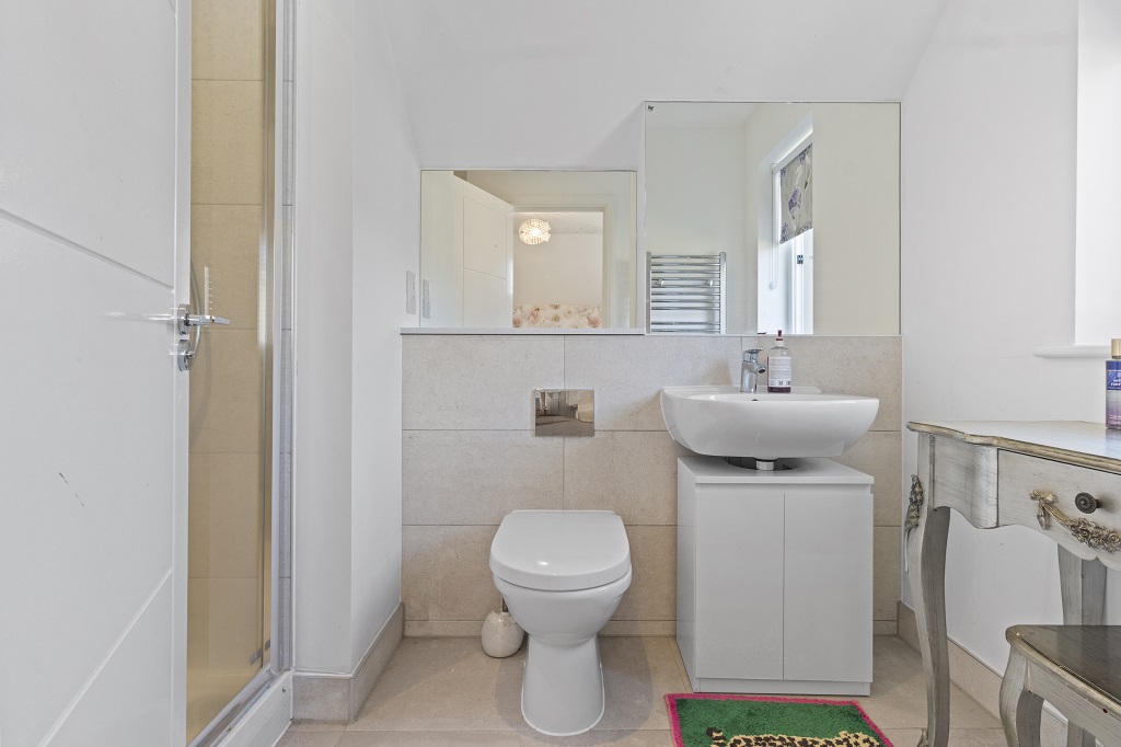 Bed 3 Ensuite.jpg